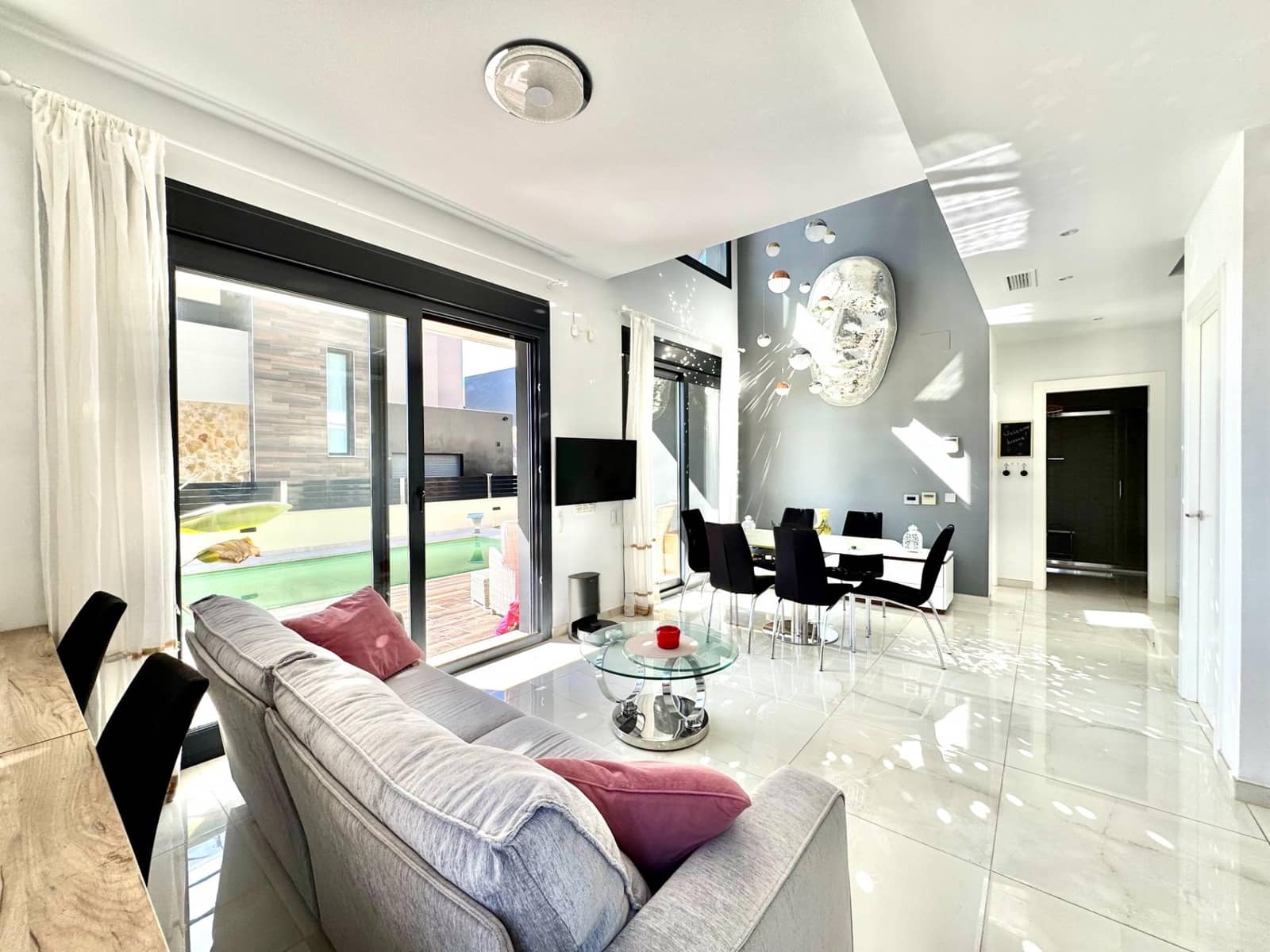 4 soveværelse Villa til salg i Orihuela Costa med swimmingpool garage - € 750.000 (Ref: 9704877)