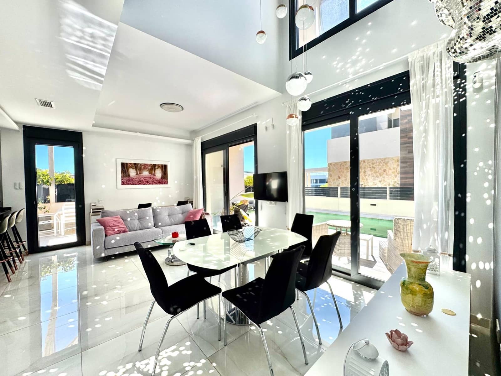 4 soveværelse Villa til salg i Orihuela Costa med swimmingpool garage - € 750.000 (Ref: 9704877)