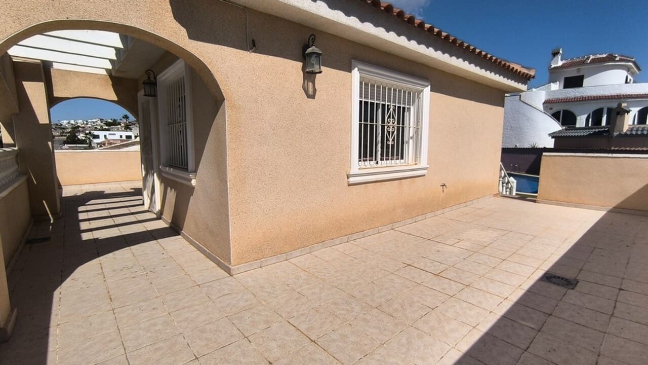 7 Zimmer Villa zu verkaufen in Ciudad Quesada mit Pool Garage - 599.950 € (Ref: 9706005)