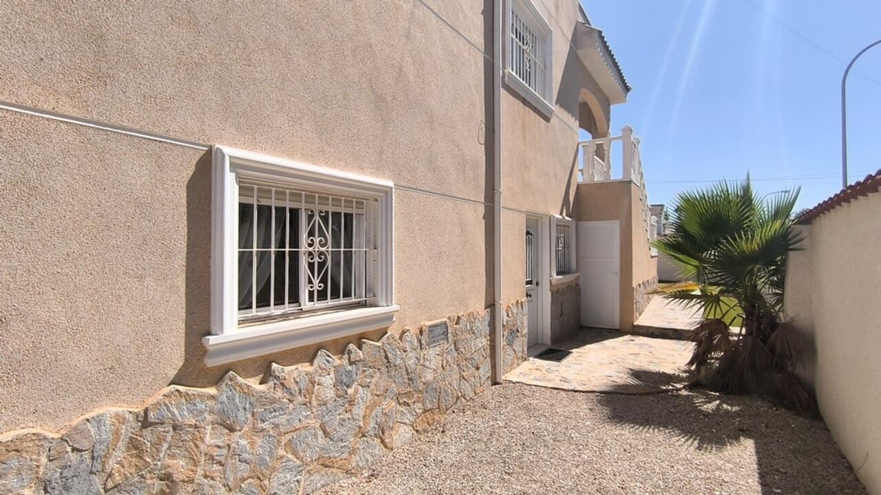 7 Zimmer Villa zu verkaufen in Ciudad Quesada mit Pool Garage - 599.950 € (Ref: 9706005)