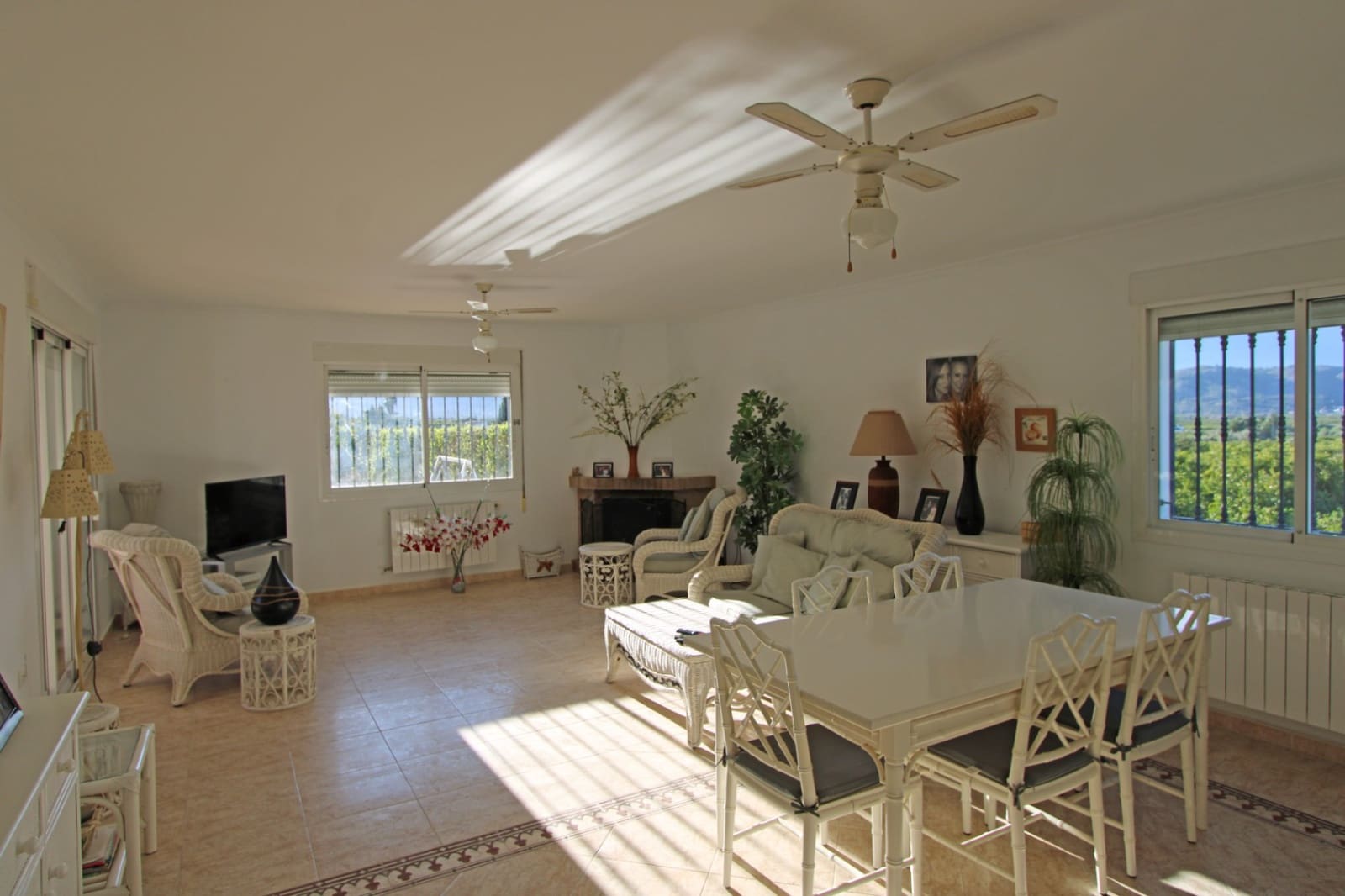 4 bedroom Villa for sale in Benidoleig with pool garage - € 575,000 (Ref: 9714401)