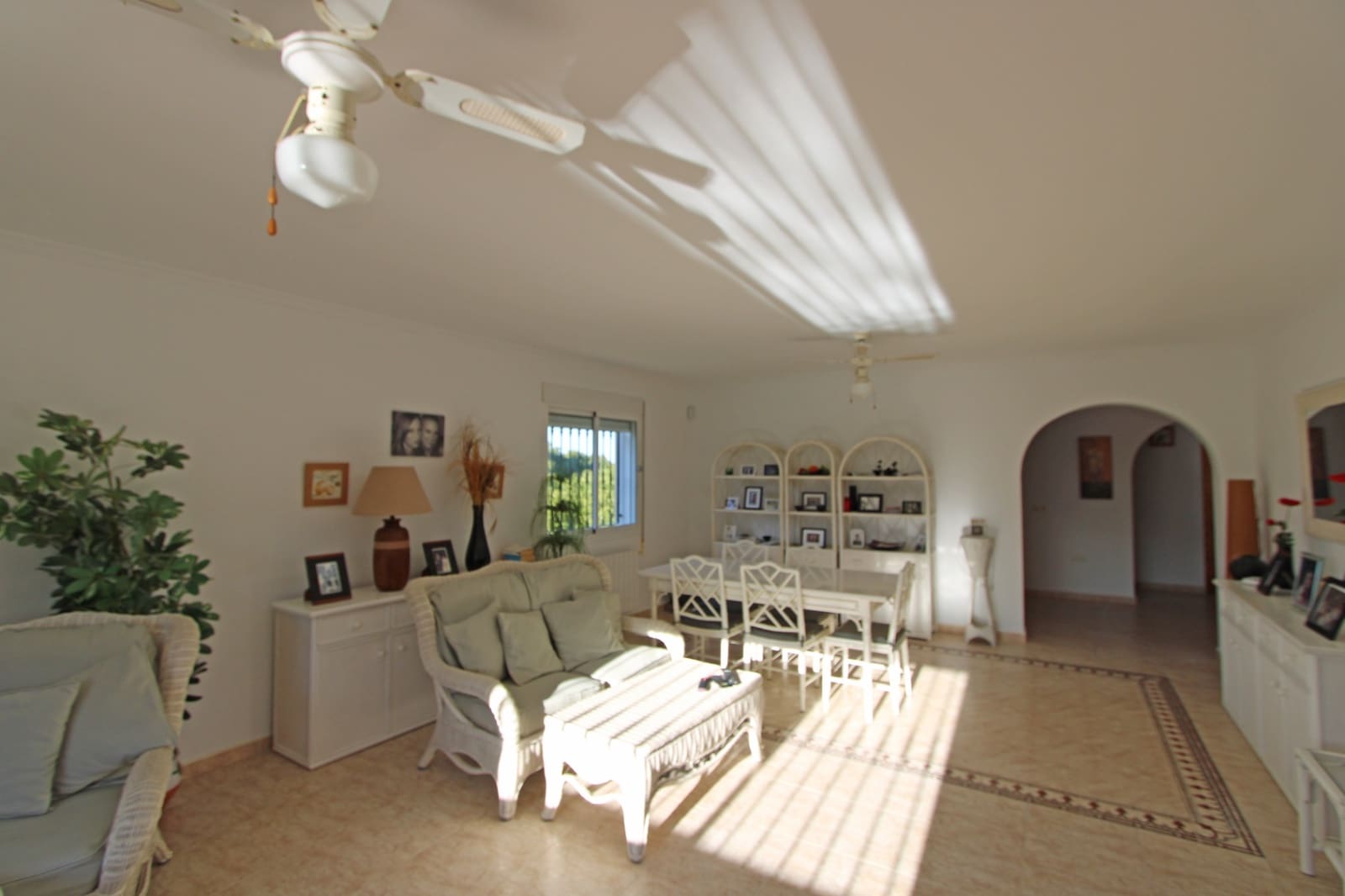 4 bedroom Villa for sale in Benidoleig with pool garage - € 575,000 (Ref: 9714401)