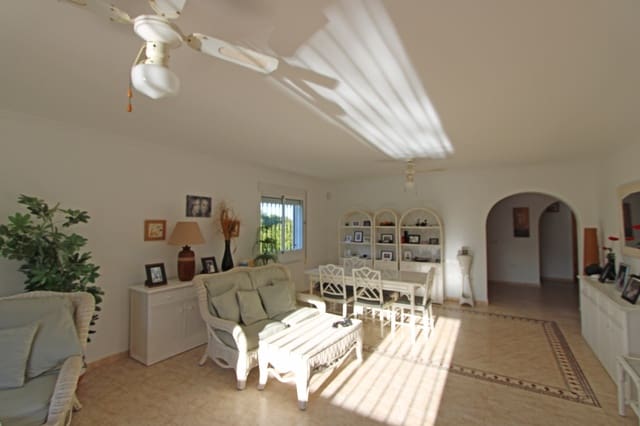 Chalet de 4 habitaciones en Benidoleig en venta con piscina garaje - 575.000 € (Ref: 9714401)