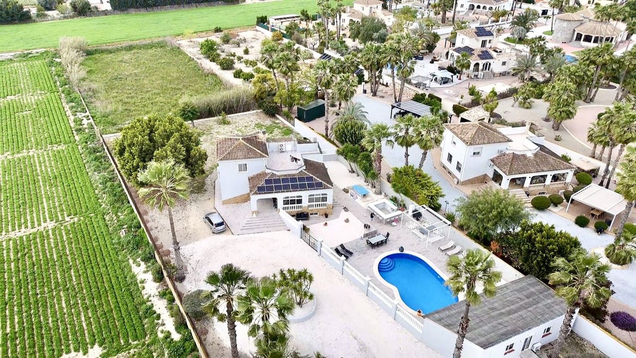 4 Zimmer Villa zu verkaufen in Catral mit Garage - 549.000 € (Ref: 9721439)