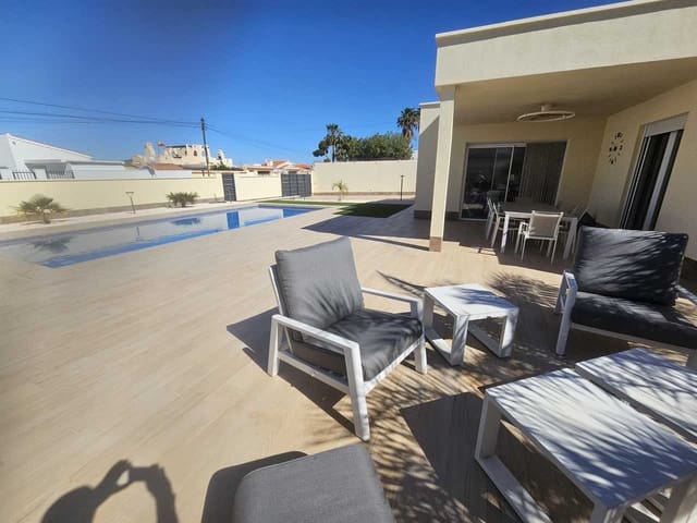 4 soverom Villa til salgs i El Chaparral - La Siesta - La Torreta, Torrevieja med garasje - € 780 000 (Ref: 9721441)