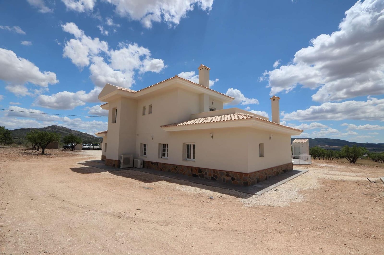 4 bedroom Villa for sale in Pinoso with pool - € 547,000 (Ref: 9729782)