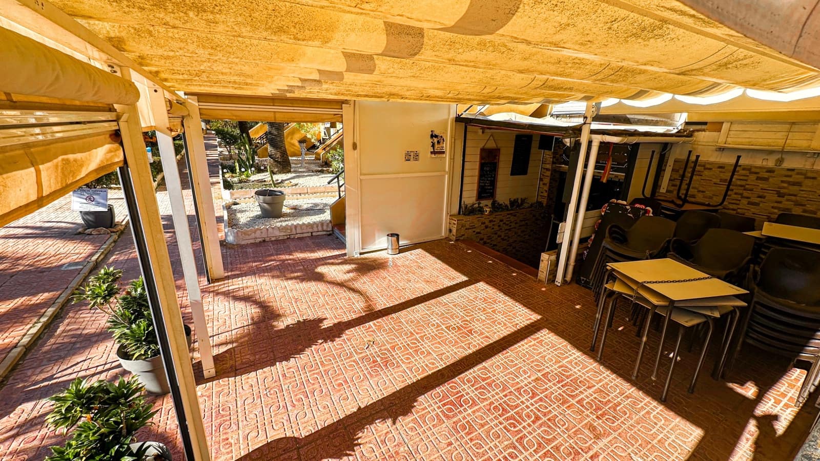 2 bedroom Commercial for sale in Torrevieja - € 560,000 (Ref: 9735972)