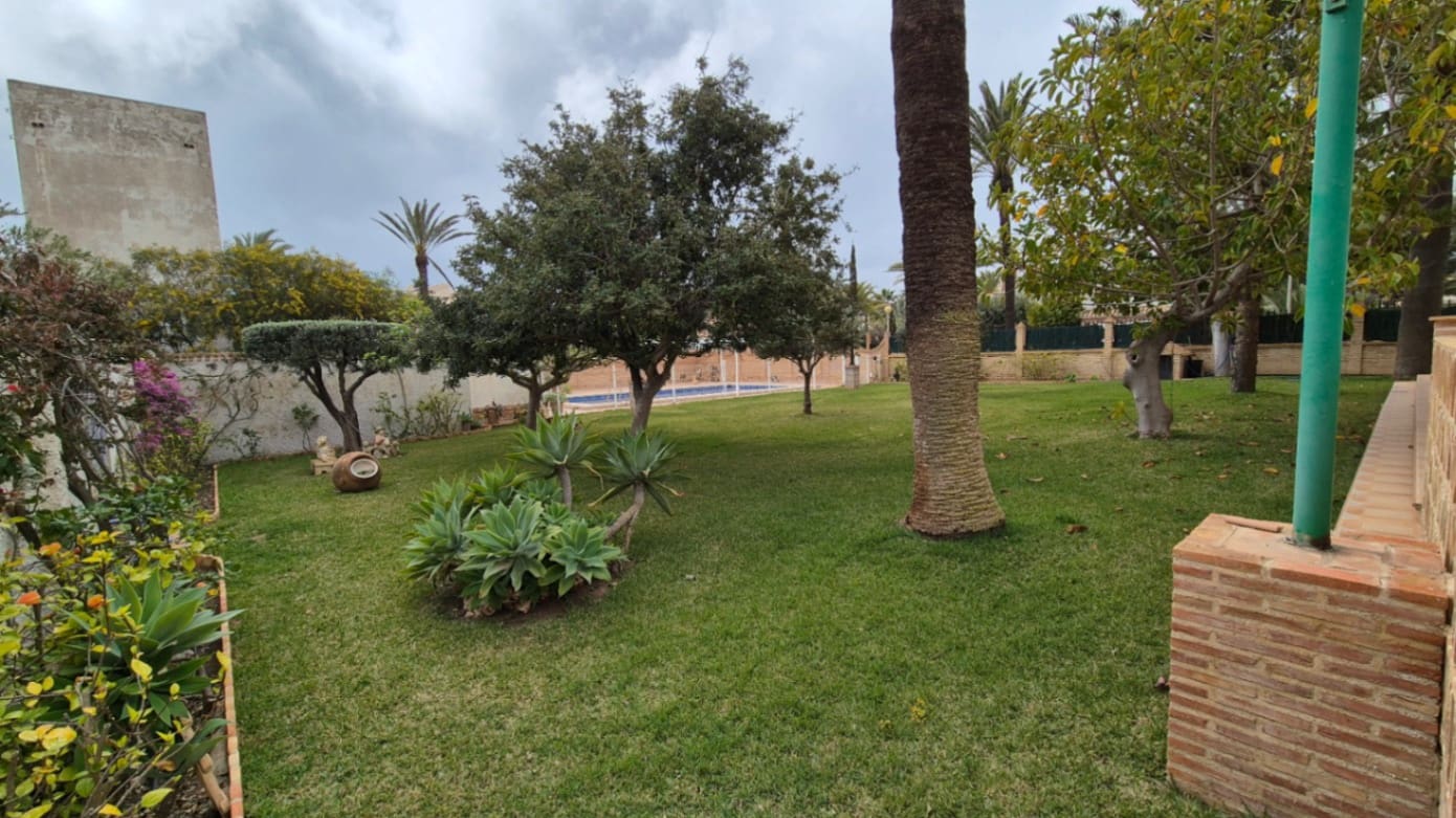 Chalet de 7 habitaciones en Orihuela en venta con garaje - 1.490.000 € (Ref: 9735977)