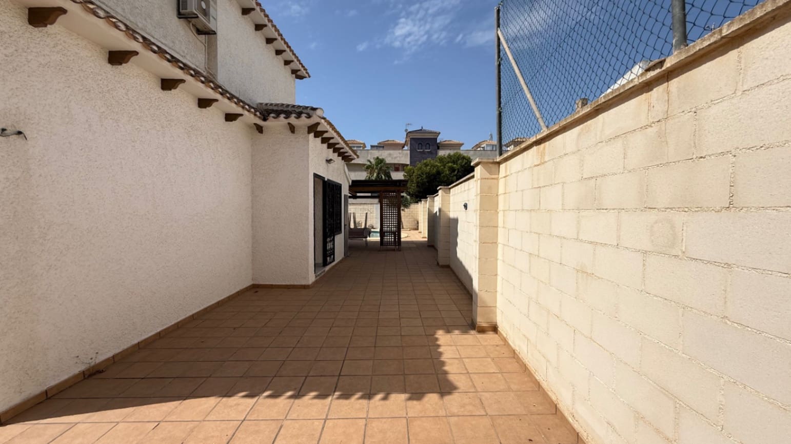 4 bedroom Villa for sale in Orihuela with garage - € 585,000 (Ref: 9735982)