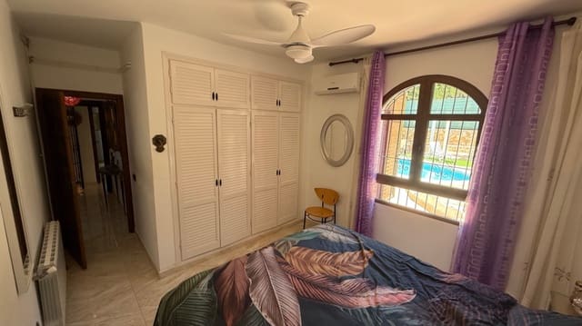 Chalet de 4 habitaciones en Villamartin, Orihuela en venta con garaje - 790.000 € (Ref: 9735983)