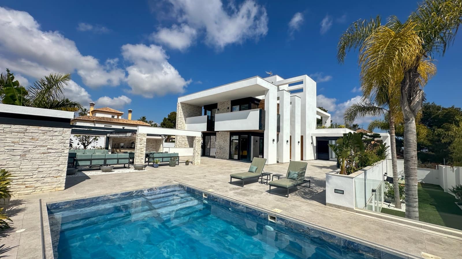 4 bedroom Villa for sale in Orihuela Costa with garage - € 2,950,000 (Ref: 9735985)
