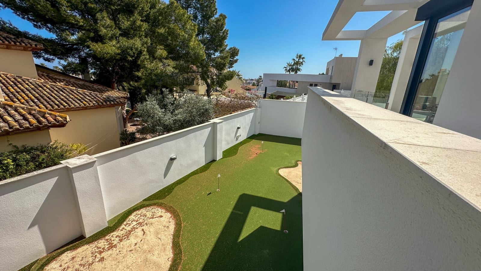 4 bedroom Villa for sale in Orihuela Costa with garage - € 2,950,000 (Ref: 9735985)