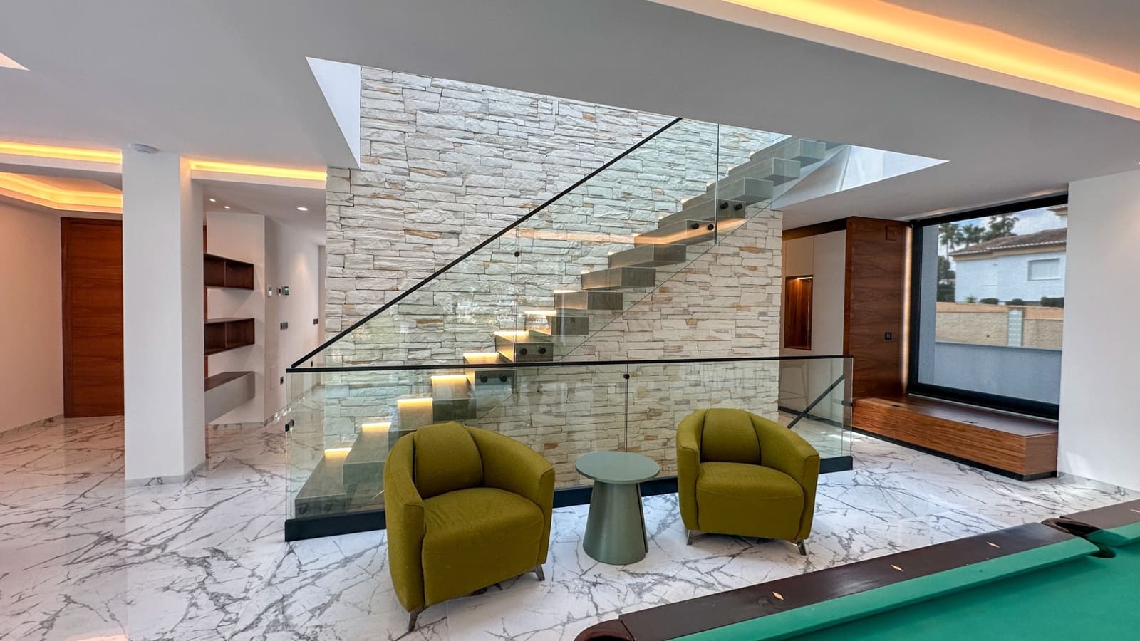 4 bedroom Villa for sale in Orihuela Costa with garage - € 2,950,000 (Ref: 9735985)