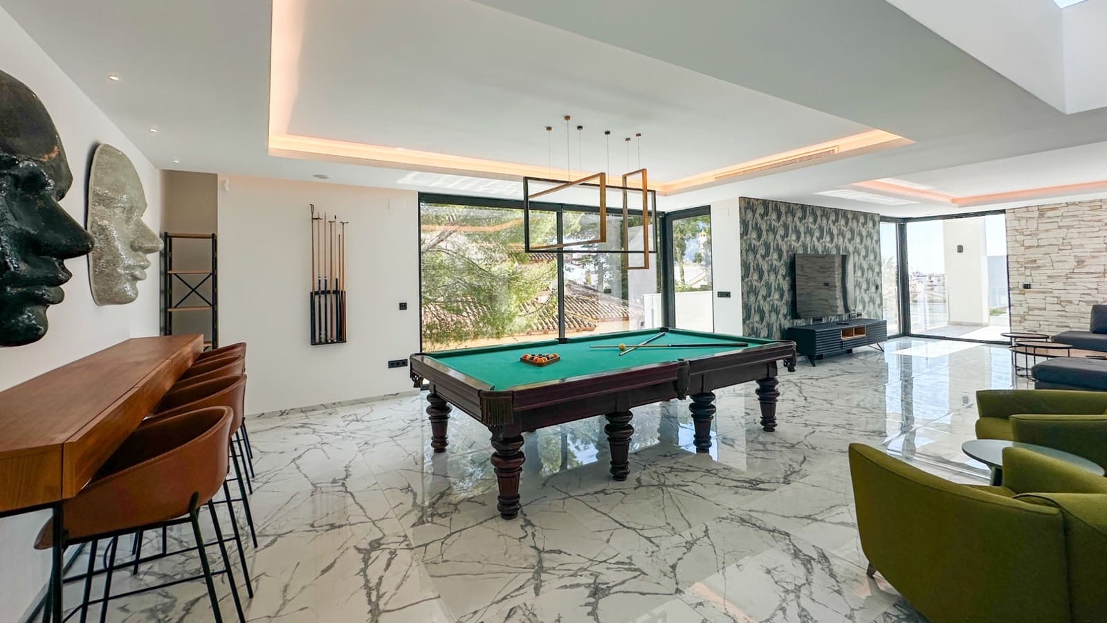 4 bedroom Villa for sale in Orihuela Costa with garage - € 2,950,000 (Ref: 9735985)