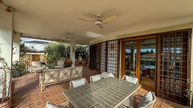 7 makuuhuone Huvila myytävänä paikassa Dehesa de Campoamor, Orihuela mukana 
autotalli - 1 349 000 € (Ref: 9735986)