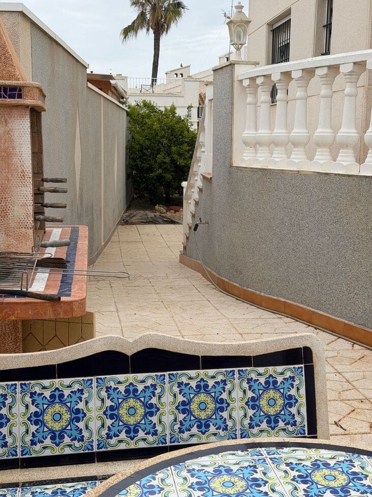 Chalet de 5 habitaciones en Playa Flamenca en venta con piscina - 650.000 € (Ref: 9735987)