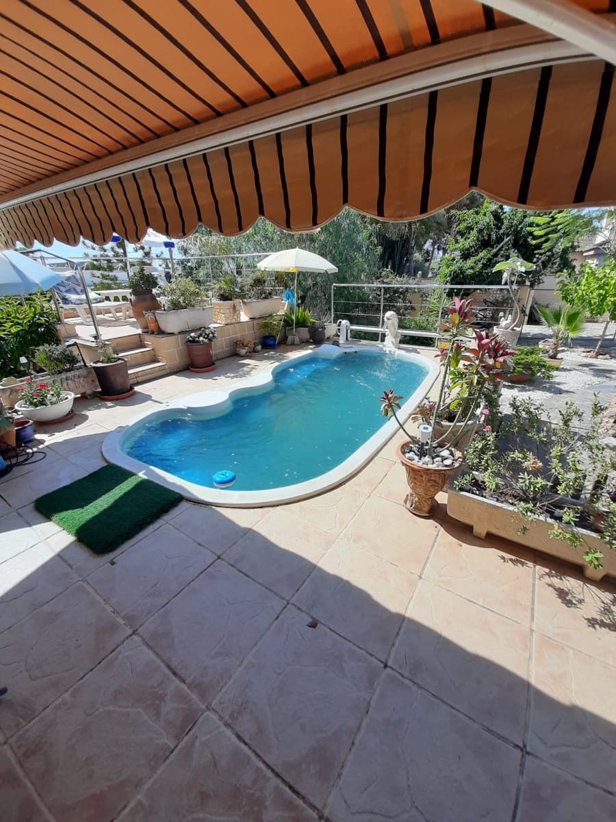 Chalet de 5 habitaciones en Orihuela Costa en venta - 740.000 € (Ref: 9735989)