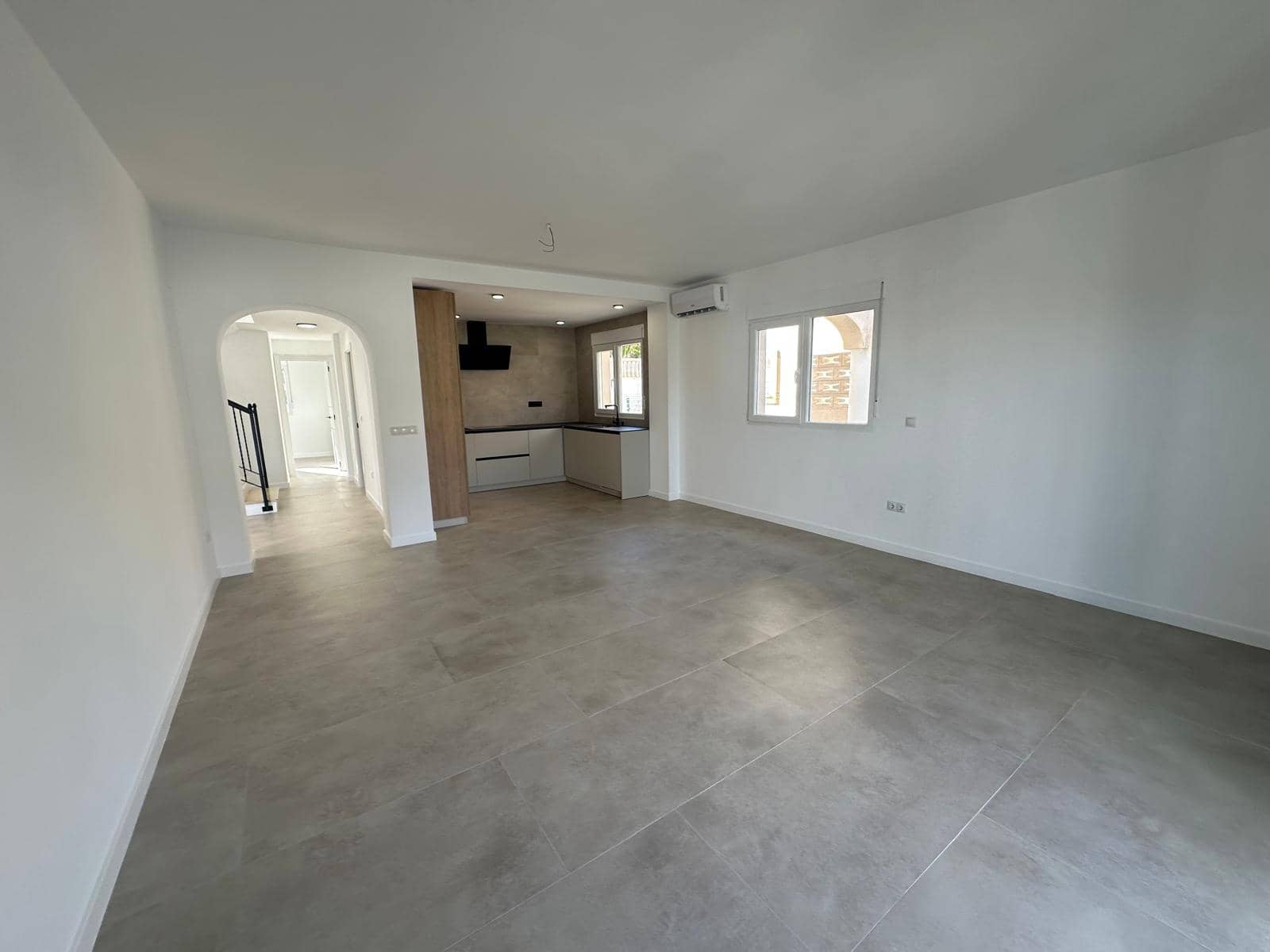 3 soveværelse Villa til salg i El Campello med garage - € 550.000 (Ref: 9735991)