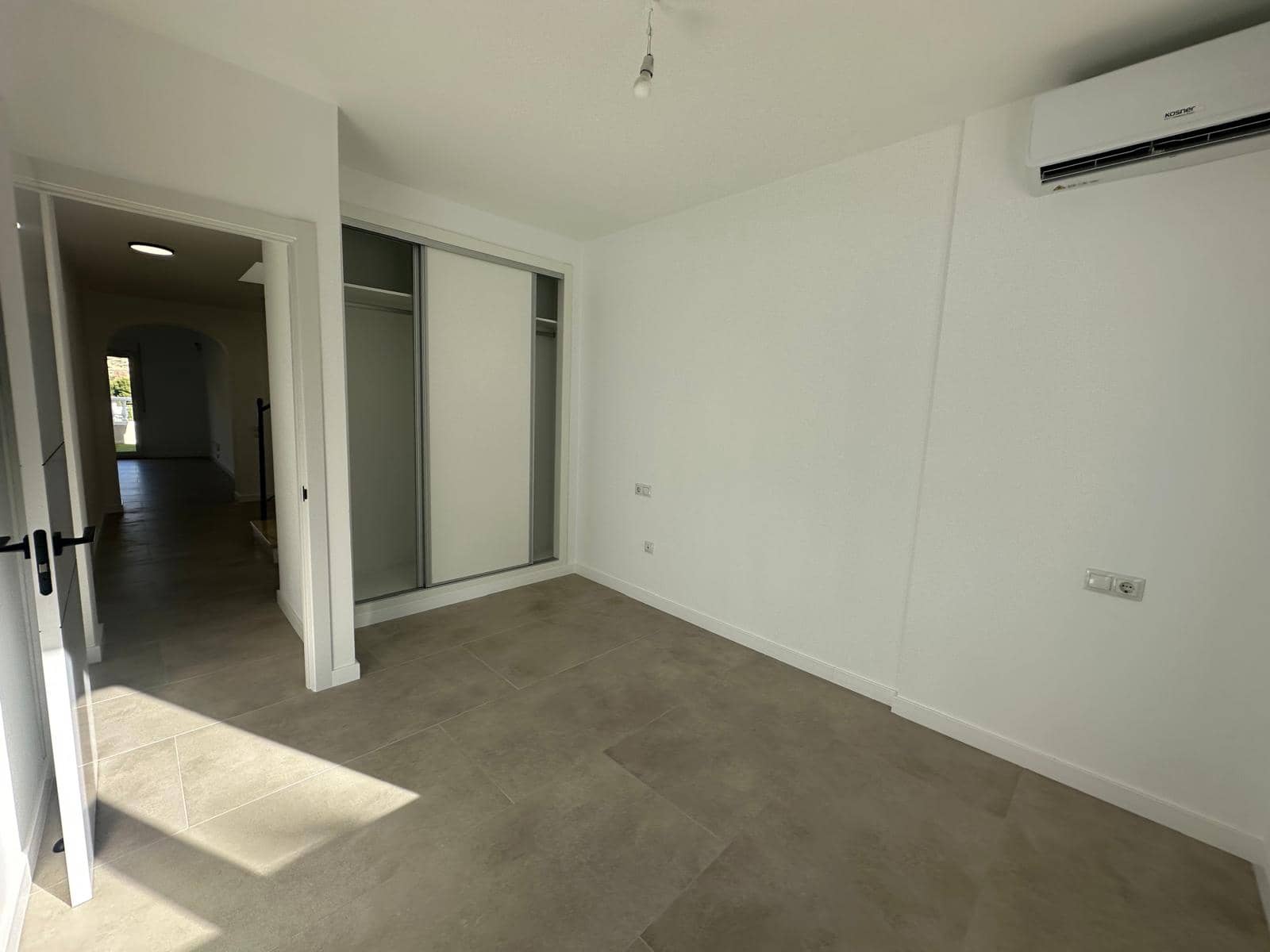 3 soveværelse Villa til salg i El Campello med garage - € 550.000 (Ref: 9735991)