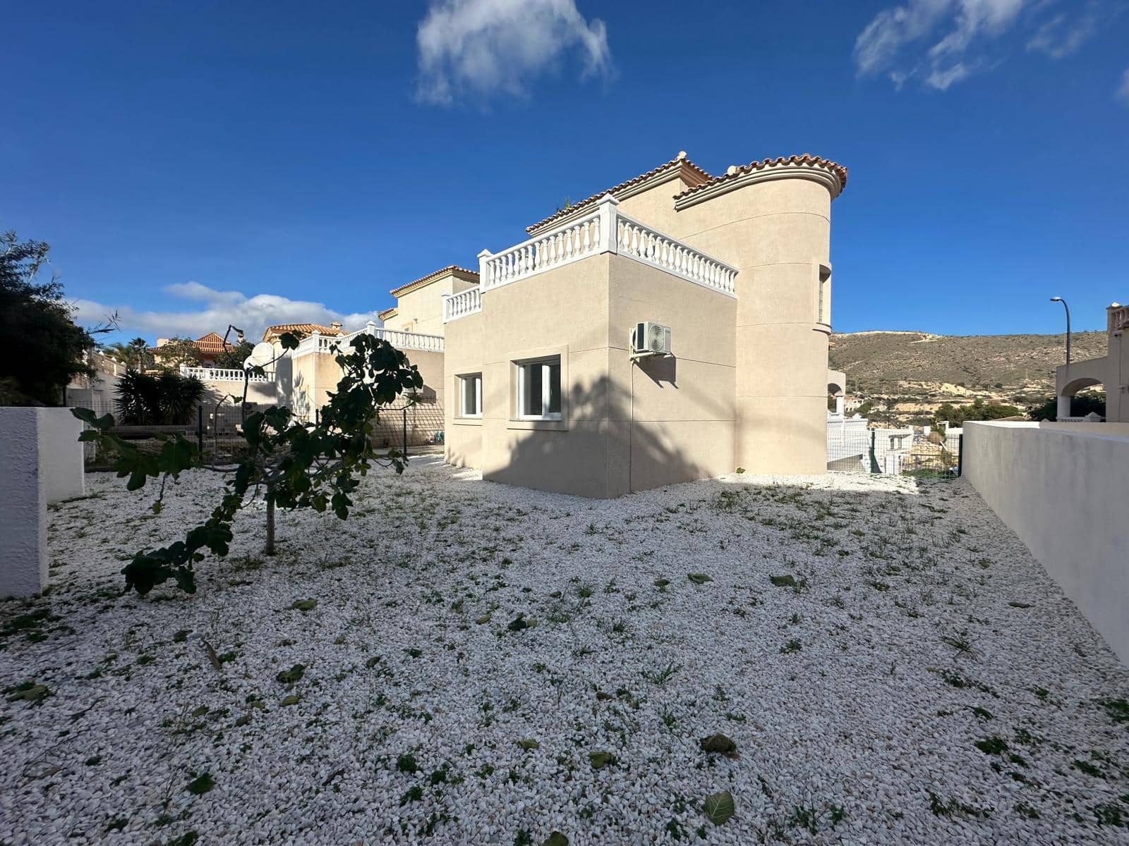 3 soveværelse Villa til salg i El Campello med garage - € 550.000 (Ref: 9735991)