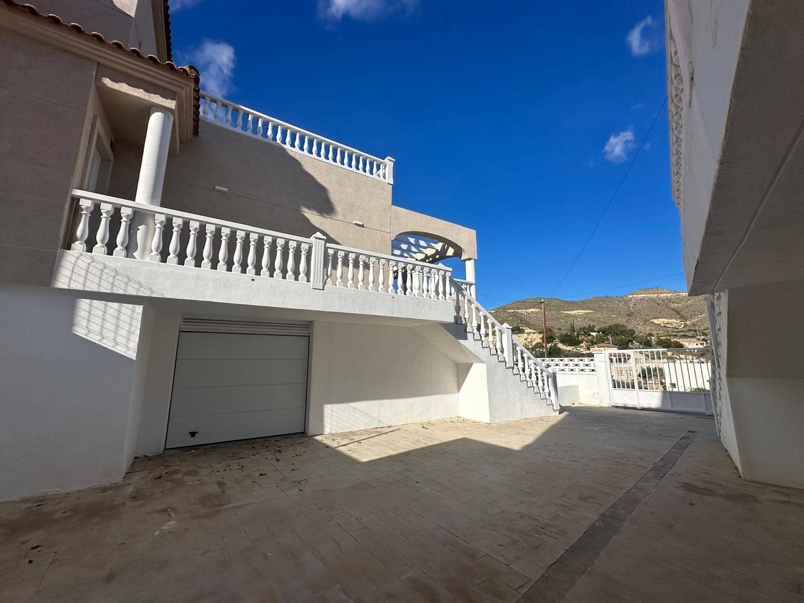 3 soveværelse Villa til salg i El Campello med garage - € 550.000 (Ref: 9735991)