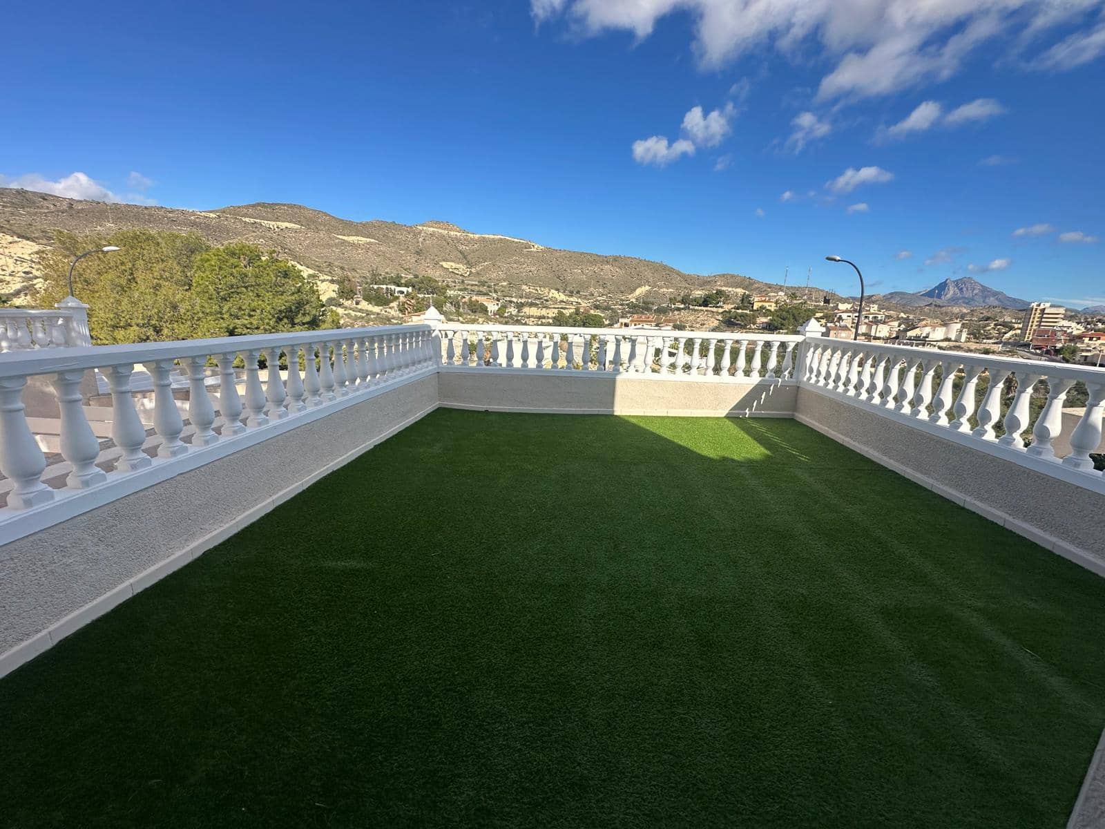 3 soveværelse Villa til salg i El Campello med garage - € 550.000 (Ref: 9735991)