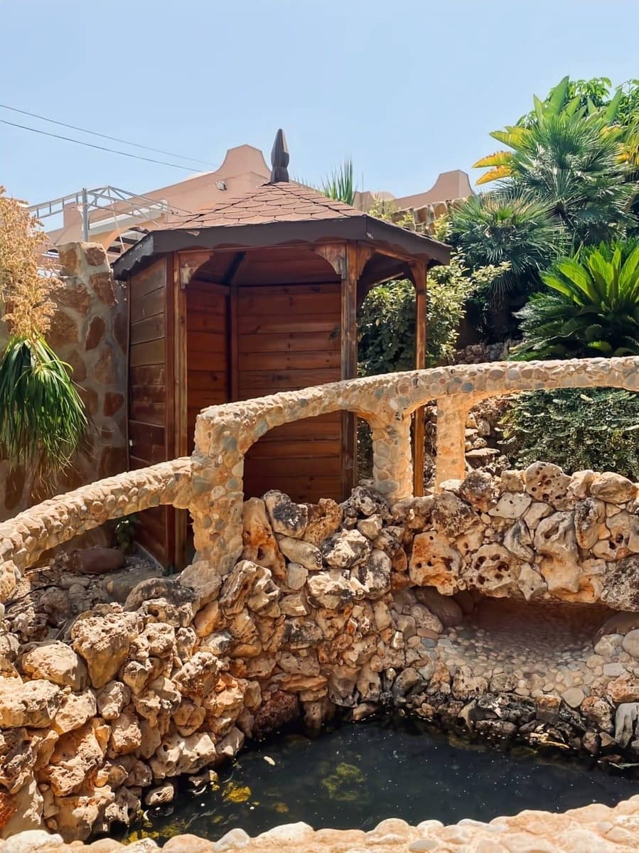 7 bedroom Villa for sale in Torrevieja with pool - € 545,000 (Ref: 9735992)