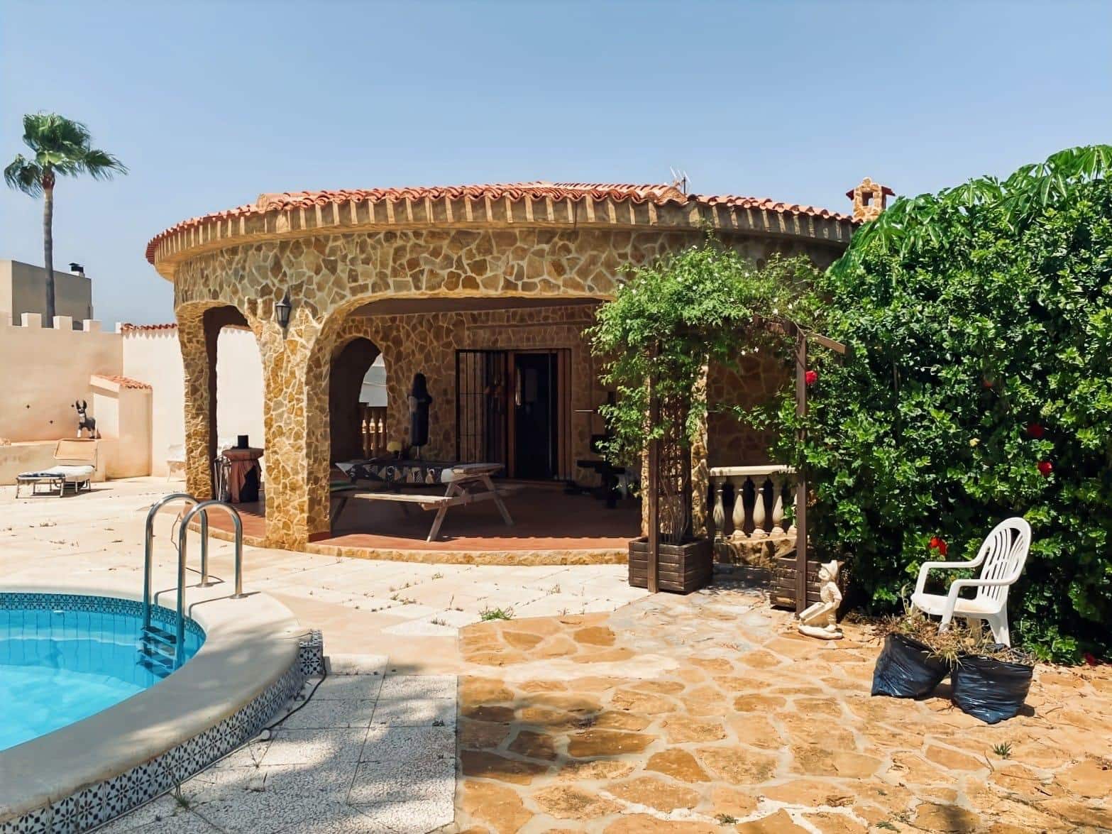 7 bedroom Villa for sale in Torrevieja with pool - € 545,000 (Ref: 9735992)