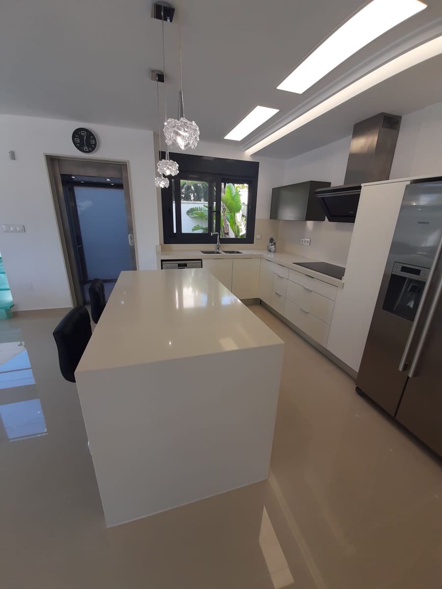 5 chambre Villa/Maison à vendre à San Miguel de Salinas avec piscine - 849 000 € (Ref: 9735996)