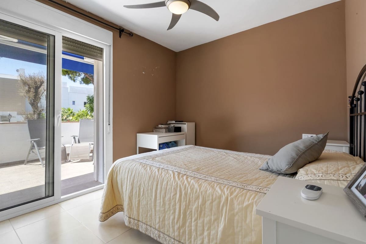 Apartamento de 3 habitaciones en Nueva Andalucia en venta con piscina - 630.000 € (Ref: 9738434)