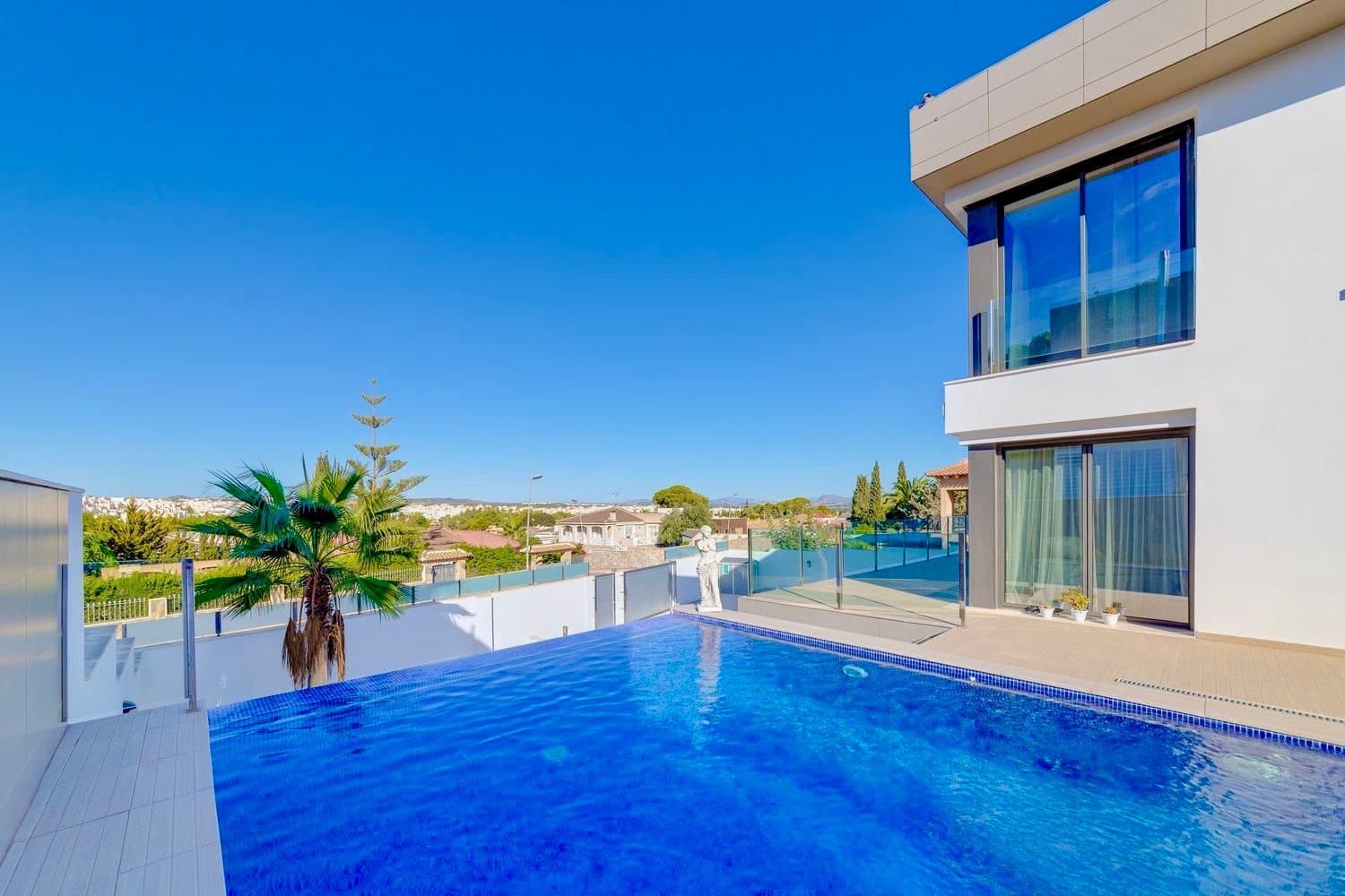 3 bedroom Villa for sale in Torrevieja with pool - € 1,275,000 (Ref: 9744028)
