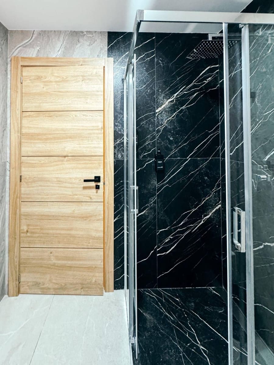 Local Comercial de 12 habitaciones en Torrevieja en venta - 1.400.000 € (Ref: 9744030)