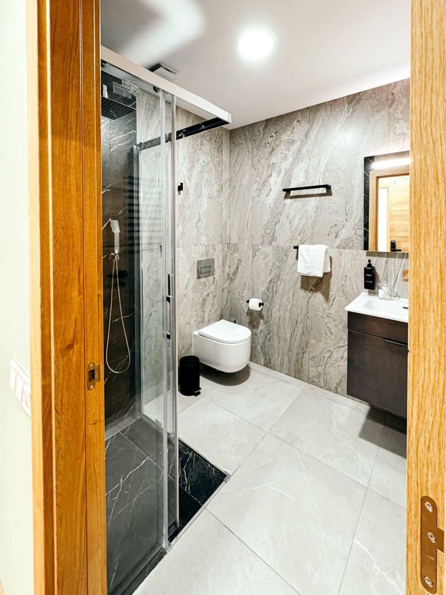 Local Comercial de 12 habitaciones en Torrevieja en venta - 1.400.000 € (Ref: 9744030)