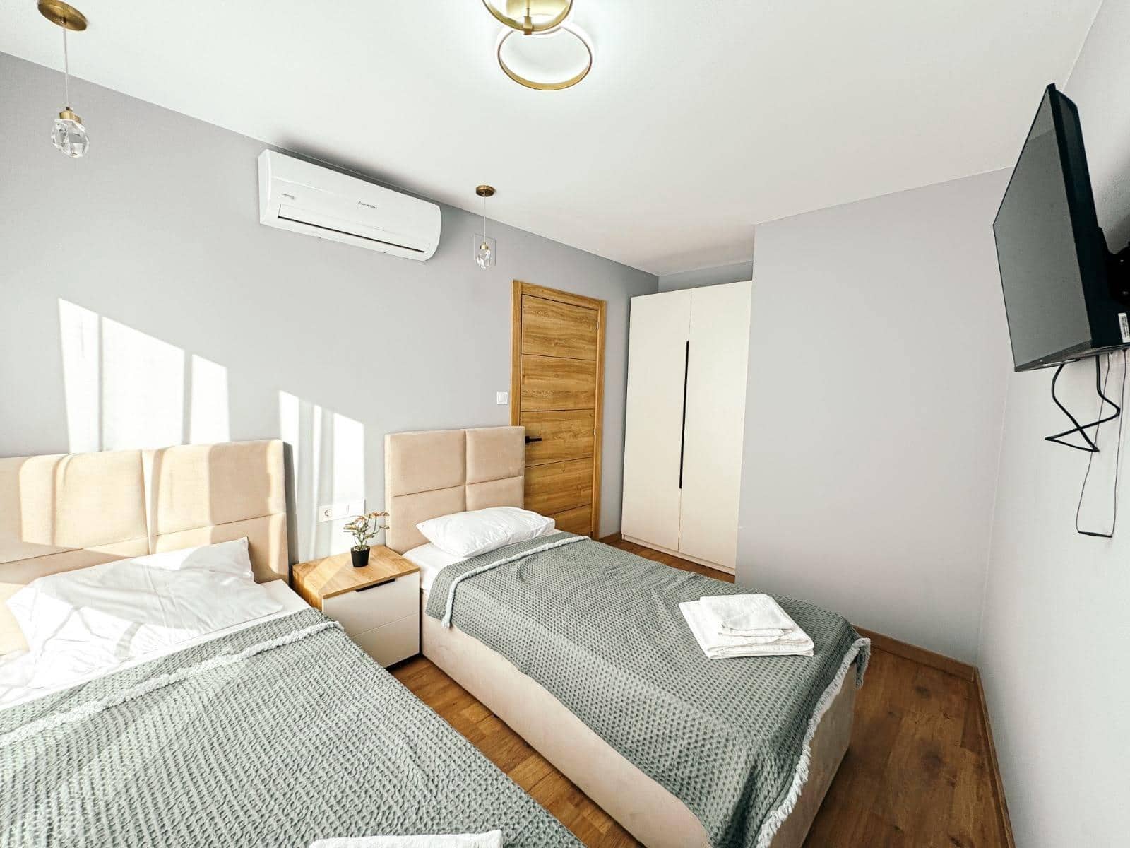 Local Comercial de 12 habitaciones en Torrevieja en venta - 1.400.000 € (Ref: 9744030)