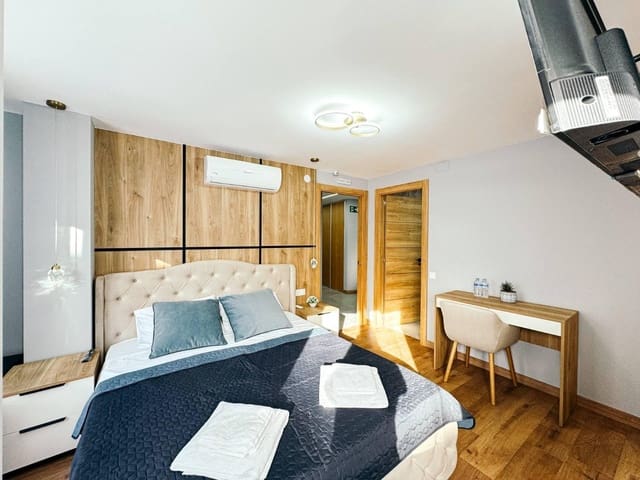 Local Comercial de 12 habitaciones en Centro - Muelle Pesquero, Torrevieja en venta - 1.400.000 € (Ref: 9744030)