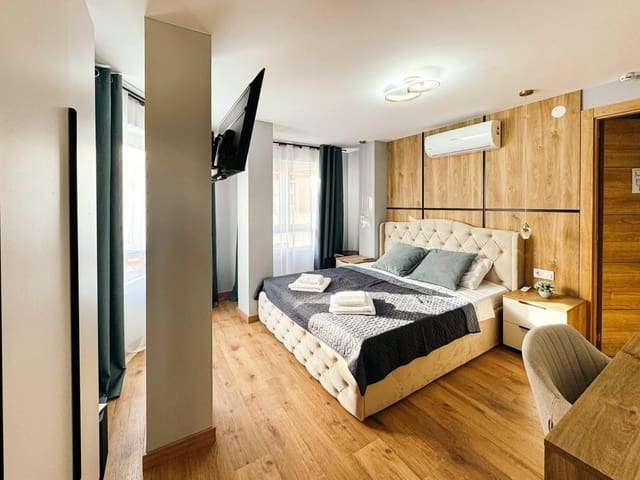 Local Comercial de 12 habitaciones en Centro - Muelle Pesquero, Torrevieja en venta - 1.400.000 € (Ref: 9744030)