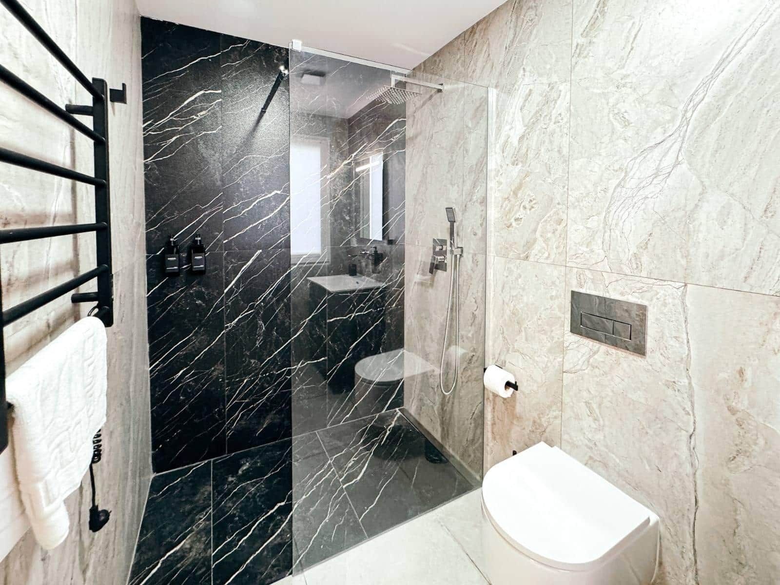 Local Comercial de 12 habitaciones en Torrevieja en venta - 1.400.000 € (Ref: 9744030)