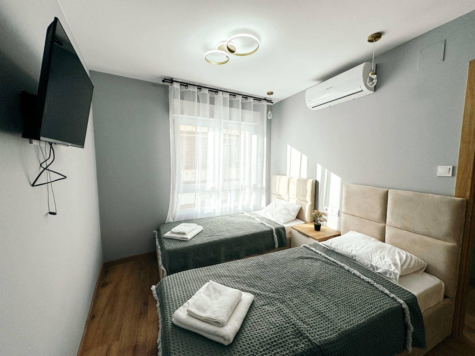 Local Comercial de 12 habitaciones en Torrevieja en venta - 1.400.000 € (Ref: 9744030)