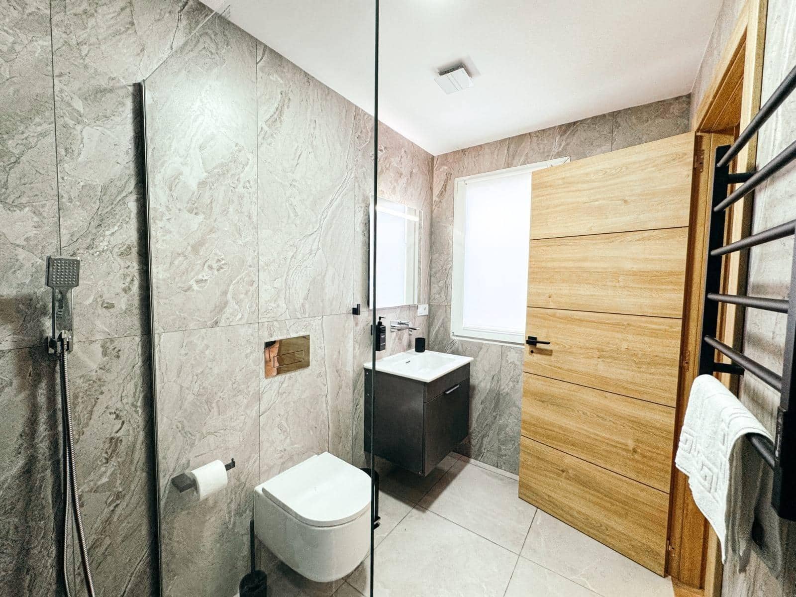 Local Comercial de 12 habitaciones en Torrevieja en venta - 1.400.000 € (Ref: 9744030)