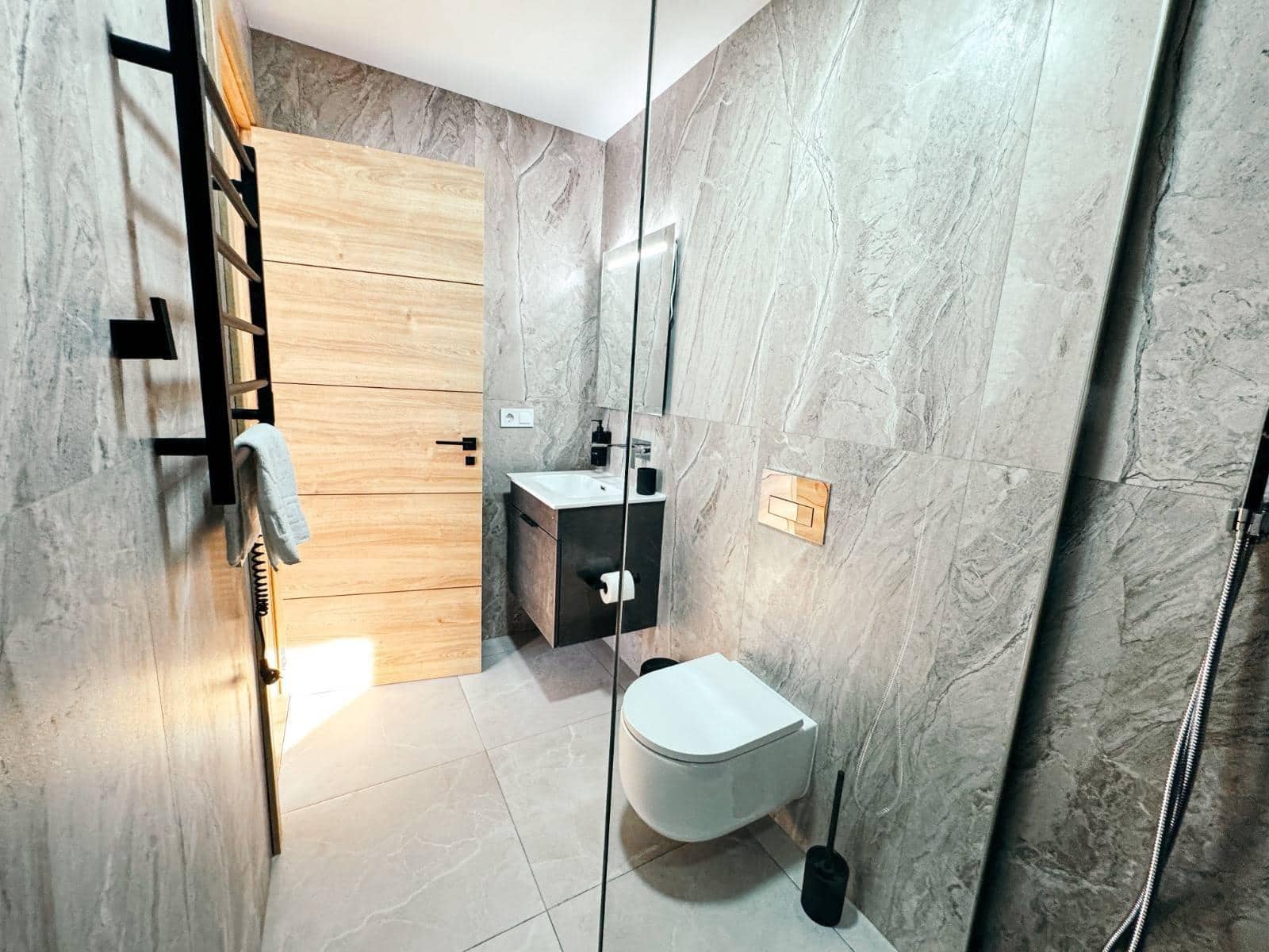 Local Comercial de 12 habitaciones en Torrevieja en venta - 1.400.000 € (Ref: 9744030)