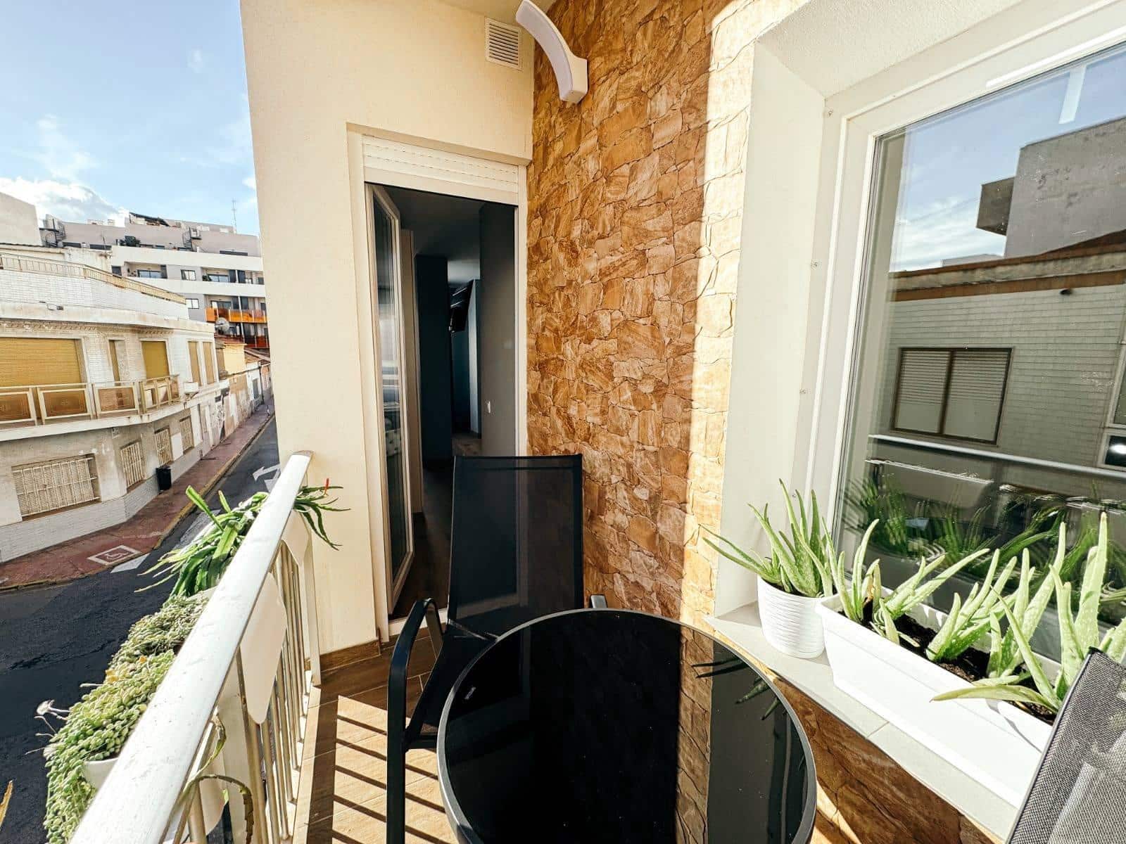 Local Comercial de 12 habitaciones en Torrevieja en venta - 1.400.000 € (Ref: 9744030)