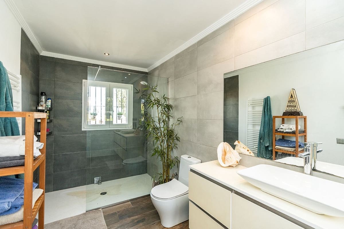 6 soverom Villa til salgs i Marbella med svømmebasseng - € 1 285 000 (Ref: 9778888)