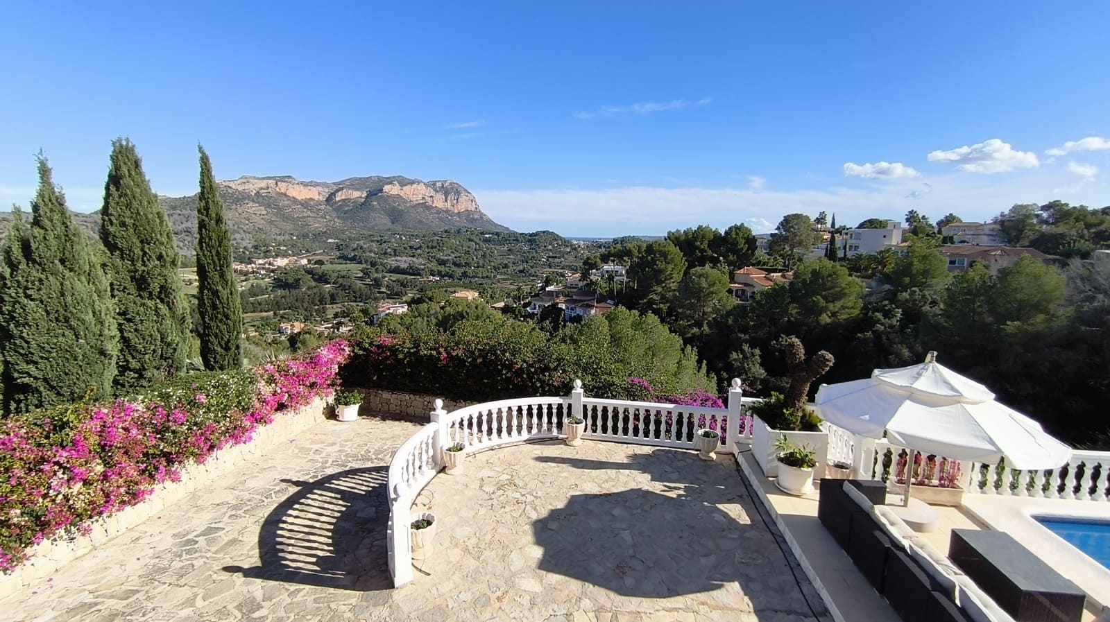 6 soverom Villa til salgs i La Sella med svømmebasseng garasje - € 1 400 000 (Ref: 9789782)