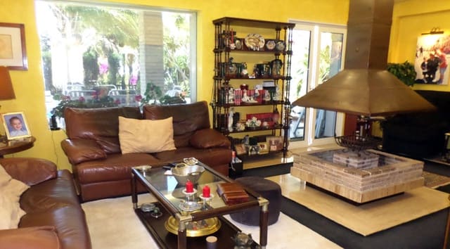 Chalet de 4 habitaciones en La Pedrera - Vessanes, Dénia en venta con piscina - 1.190.000 € (Ref: 9789877)