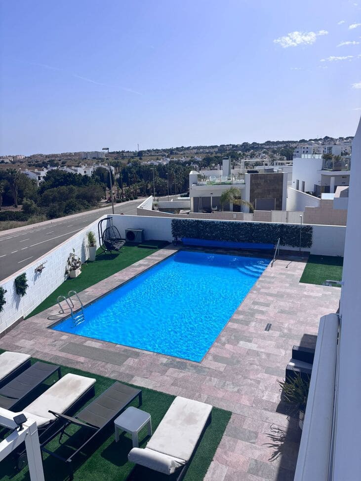 5 bedroom Villa for sale in Villamartin with pool - € 699,000 (Ref: 9799293)