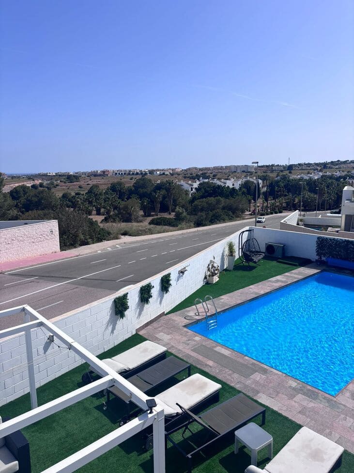 5 bedroom Villa for sale in Villamartin with pool - € 699,000 (Ref: 9799293)