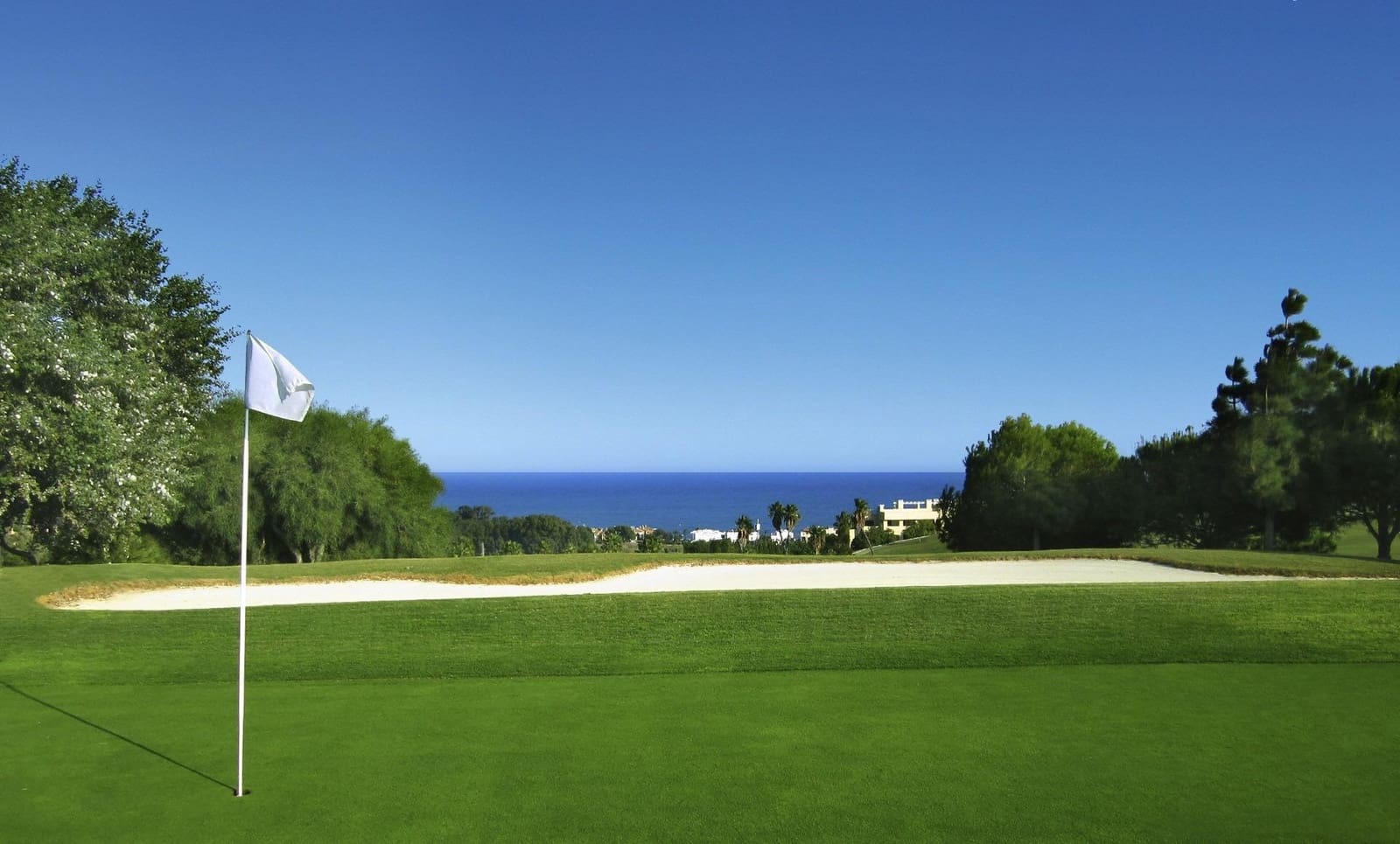 2 bedroom Penthouse for sale in Manilva with pool garage - € 530,000 (Ref: 9800268)