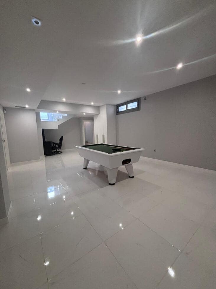 5 bedroom Villa for sale in Villamartin with pool garage - € 699,000 (Ref: 9800350)