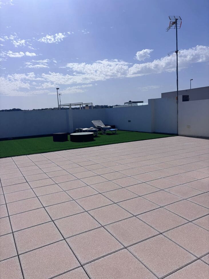 5 bedroom Villa for sale in Villamartin with pool garage - € 699,000 (Ref: 9800350)