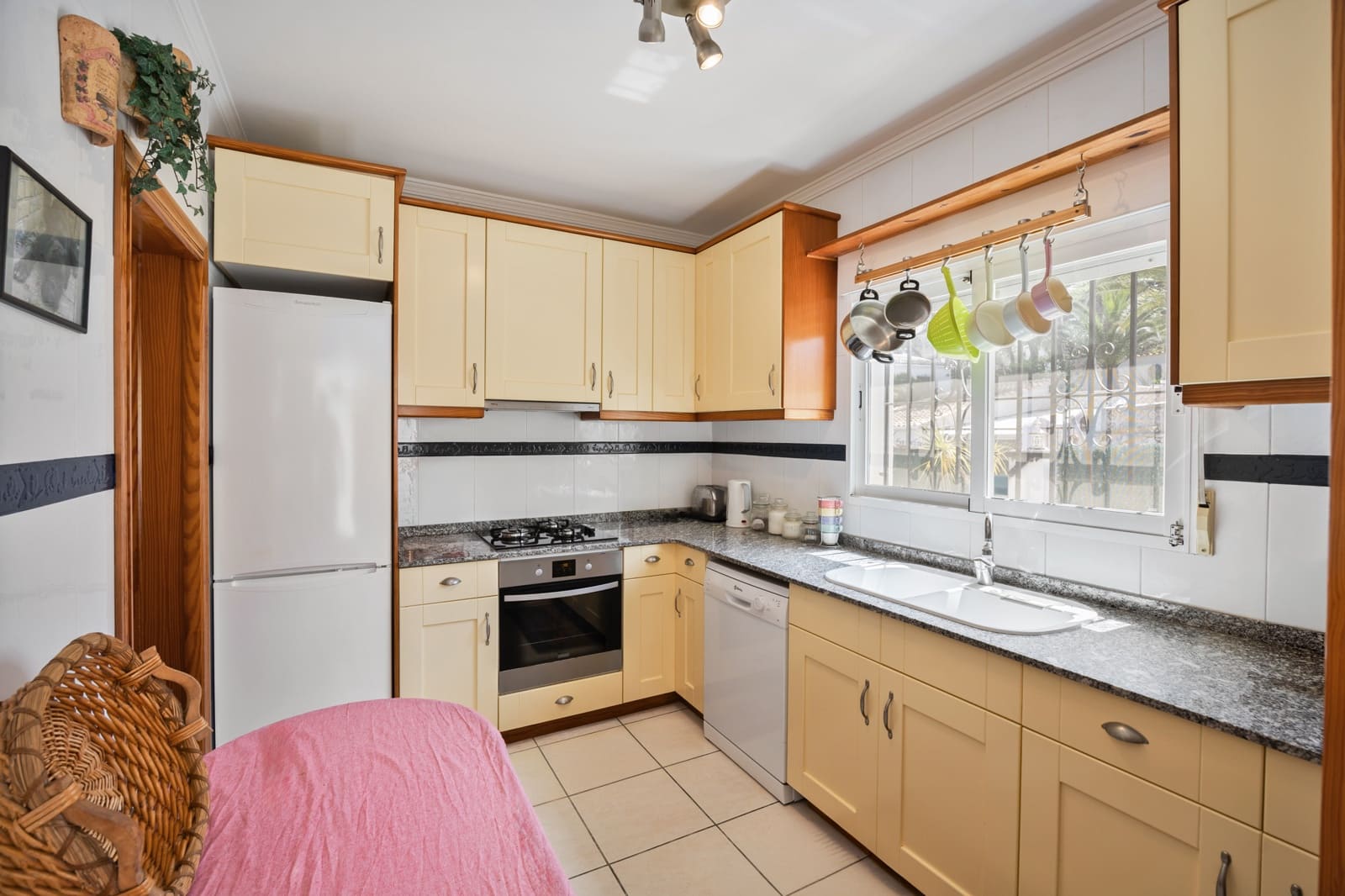 4 bedroom Villa for sale in Javea / Xabia - € 750,000 (Ref: 9806084)